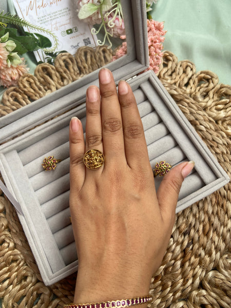 Traditional Free-Size Finger Rings in Two Styles
