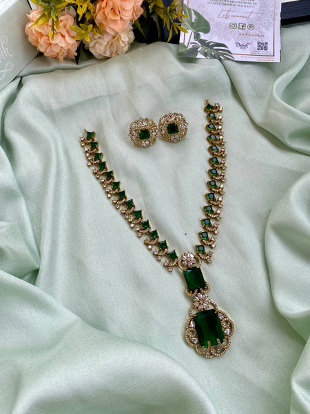 Green Pendant Short Necklace with Earrings