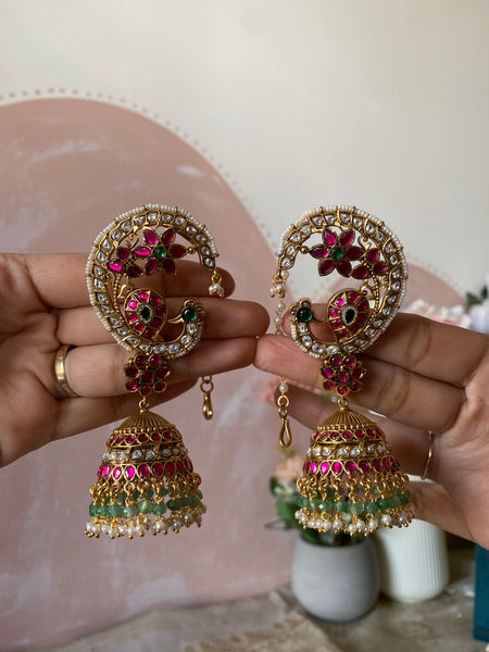 Pure Kemp Peacock Flower Earcuff