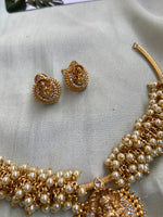 Lakshmi Cluster Pearl Hasli Necklace with Earrings