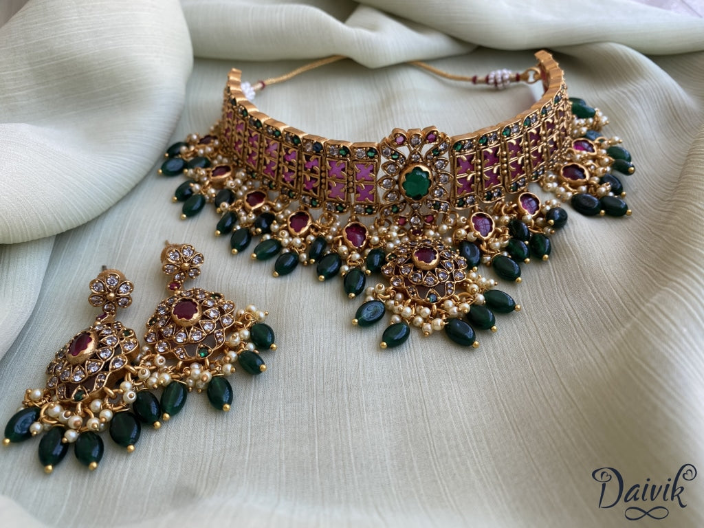 Guttaspusalu kemp choker with earrings - Main Image