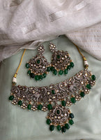 Emerald Victorian choker with earrings