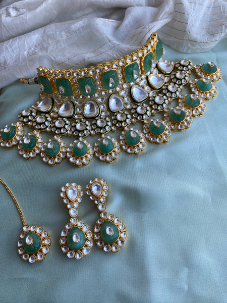 Heavy kundan choker deals