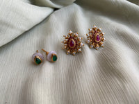 Changeable pearl studs in 2 variants