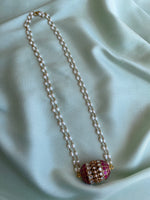 Pure pearls Chain with kemp pendant