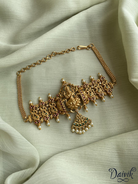 Simple Lakshmi Choker With Pearl Hangings Neckwear/necklace